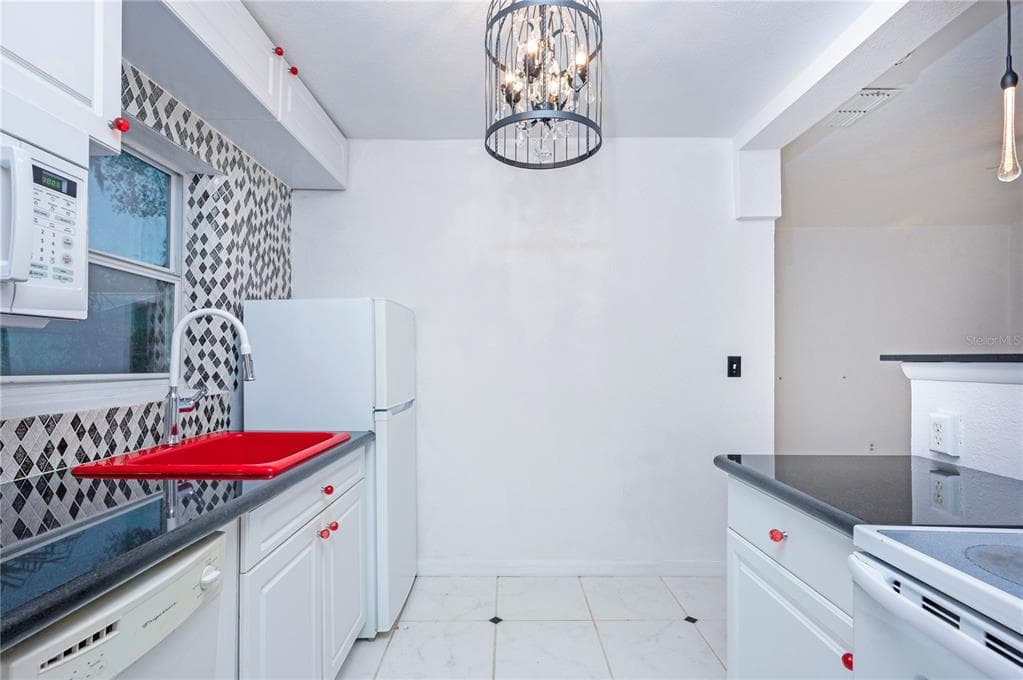 206 5TH AVENUE N UNIT A SAFETY HARBOR, FL 34695