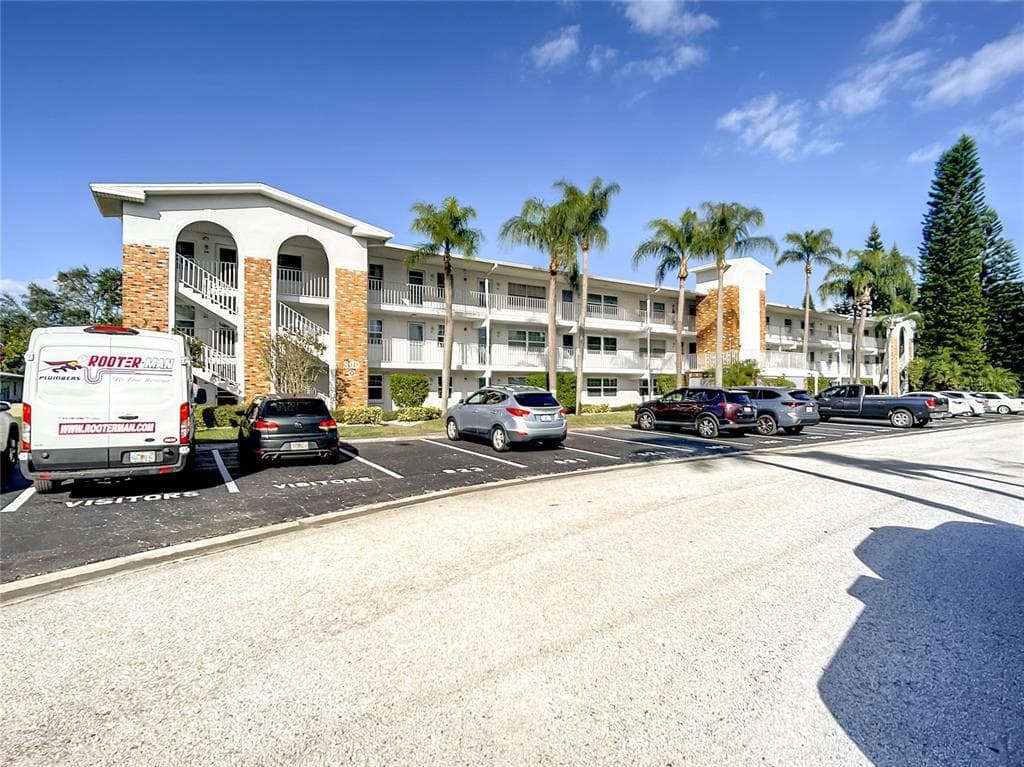 830 BRANDY WINE DRIVE UNIT 830 LARGO, FL 33771