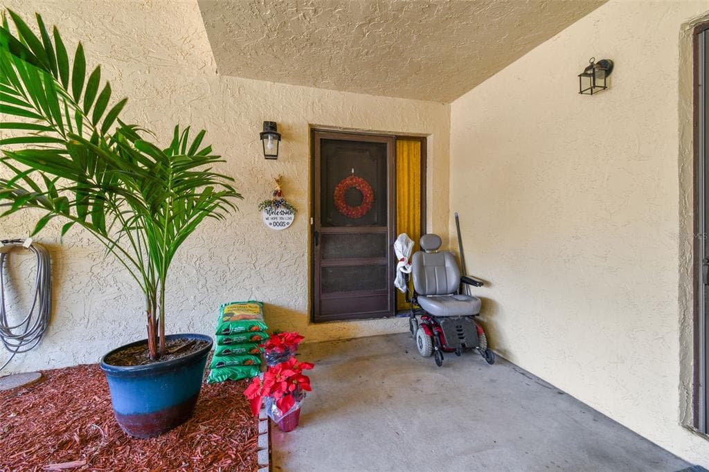 1018 10TH CIRCLE SE UNIT 157 LARGO, FL 33771