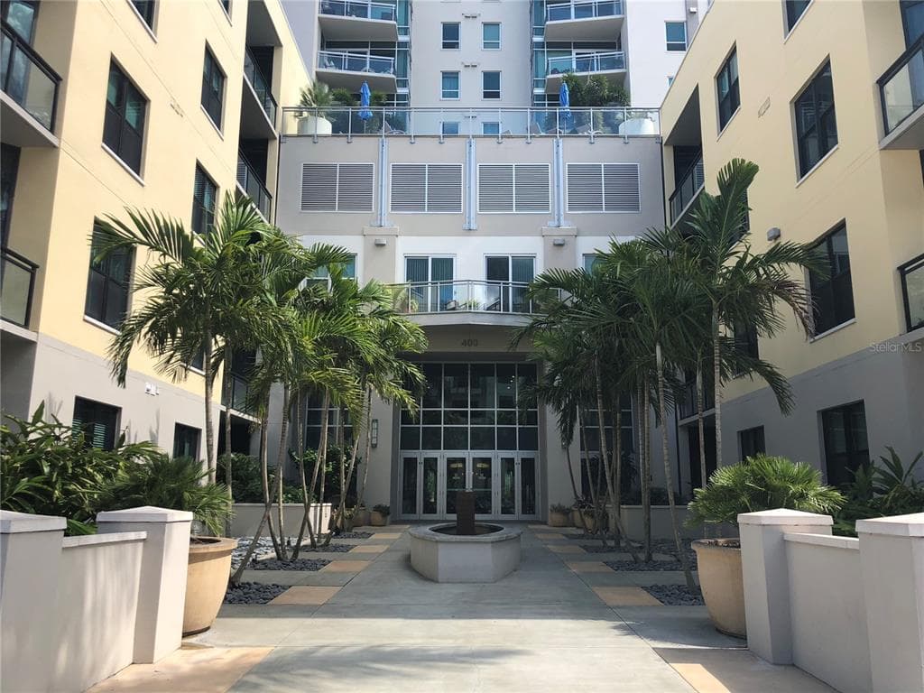 400 4TH STREET S UNIT 305 ST PETERSBURG, FL 33701