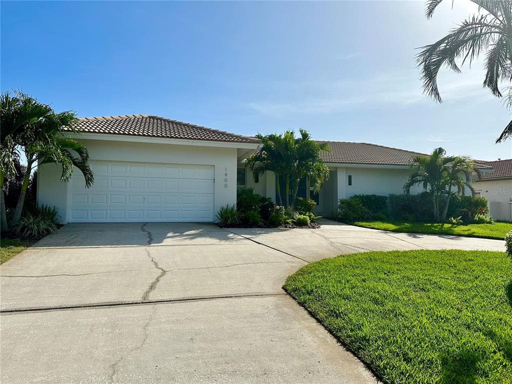 1900 MONTANA AVENUE NE ST PETERSBURG, FL 33703
