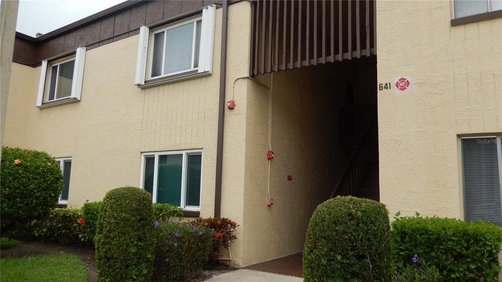 641 N KEENE ROAD UNIT R-15 CLEARWATER, FL 33755