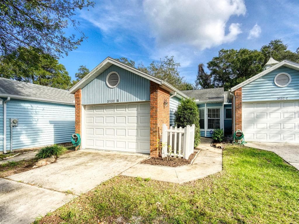 3132 BEECHER DRIVE E UNIT B PALM HARBOR, FL 34683