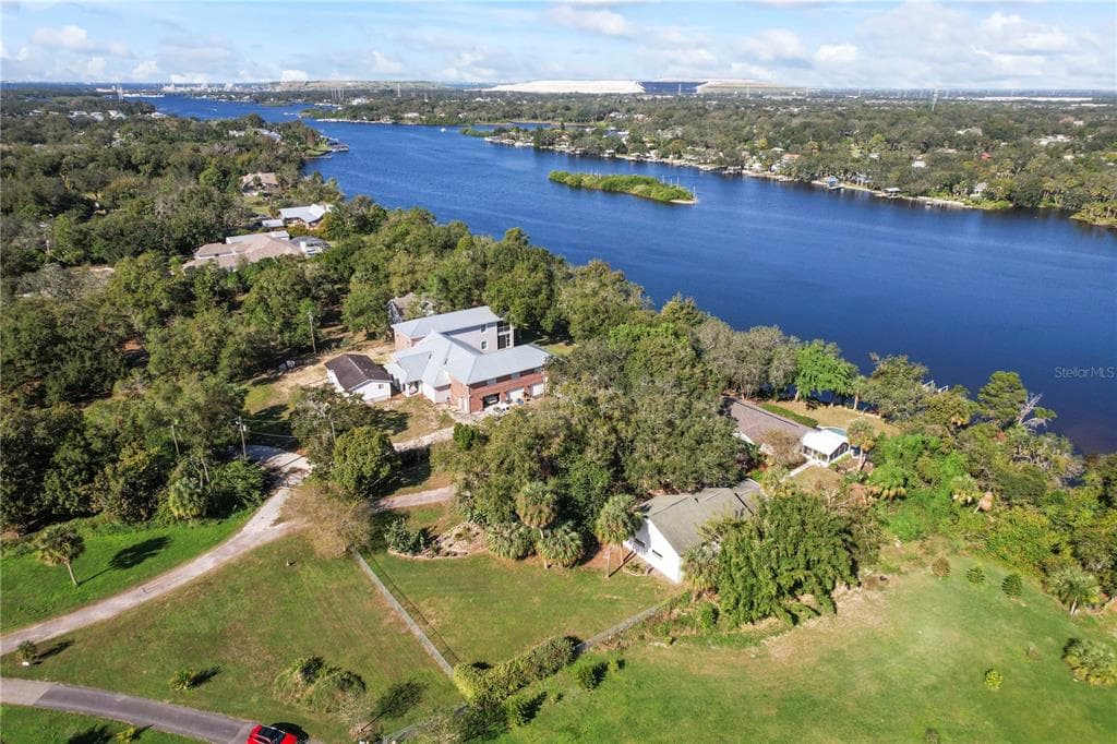 9330 OLD GIBSONTON DRIVE GIBSONTON, FL 33534