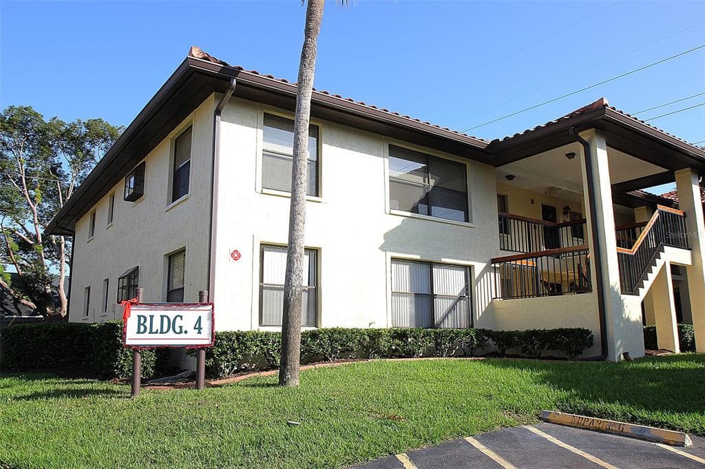 408 HAMMOCK PINE BOULEVARD UNIT 408 CLEARWATER, FL 33761