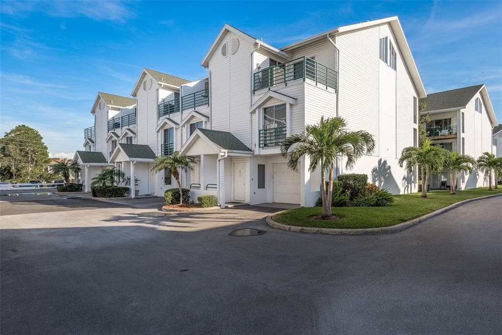 320 ISLAND WAY UNIT 303 CLEARWATER, FL 33767