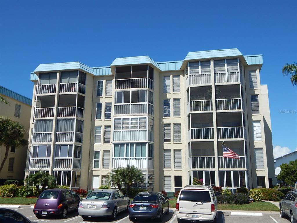 4920 38TH WAY S UNIT 108 ST PETERSBURG, FL 33711