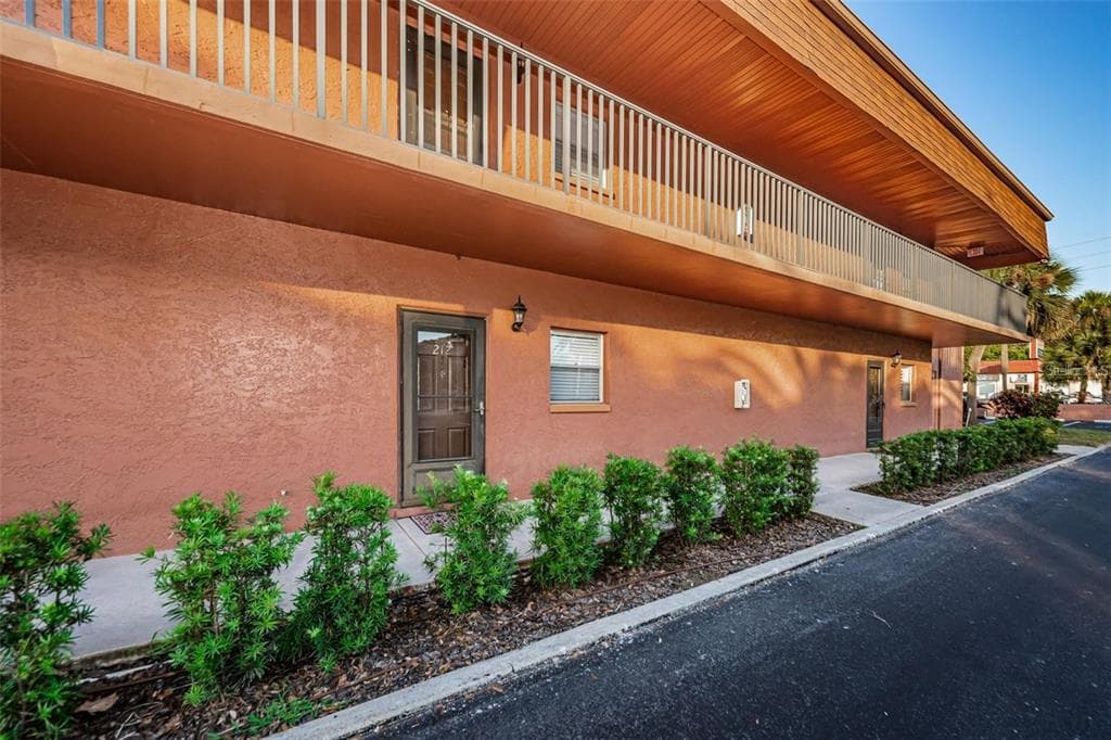 4805 ALT 19 UNIT 212 PALM HARBOR, FL 34683