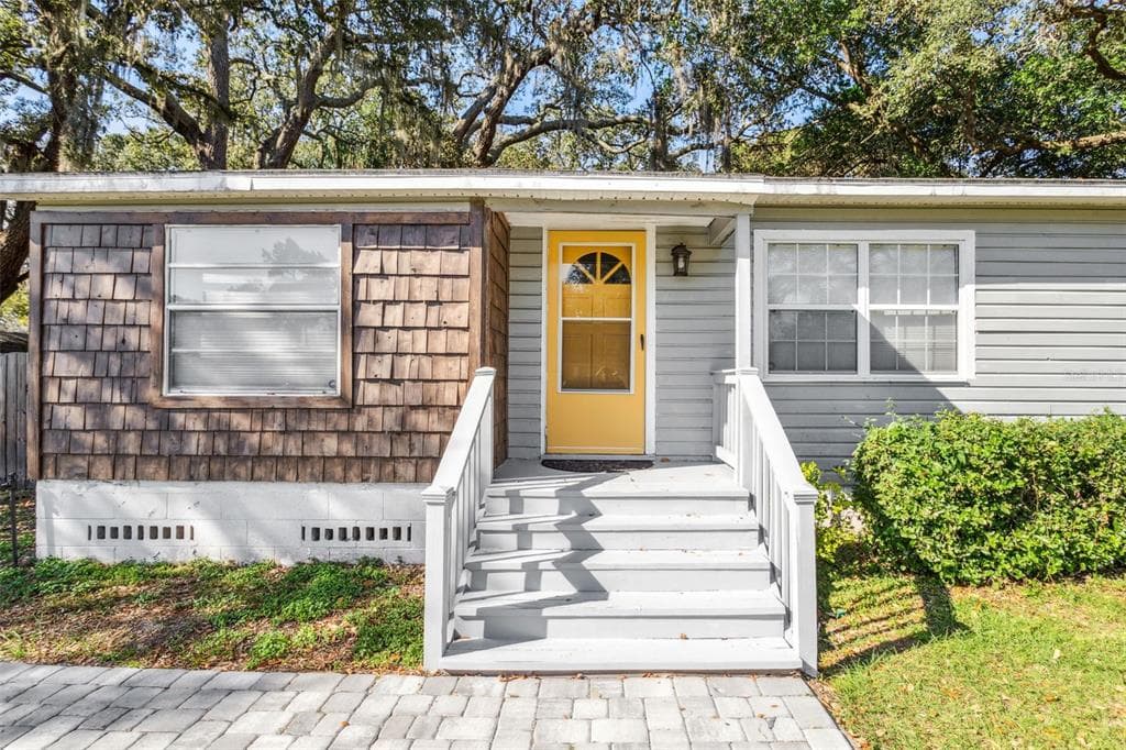 709 W JUNEAU STREET TAMPA, FL 33604