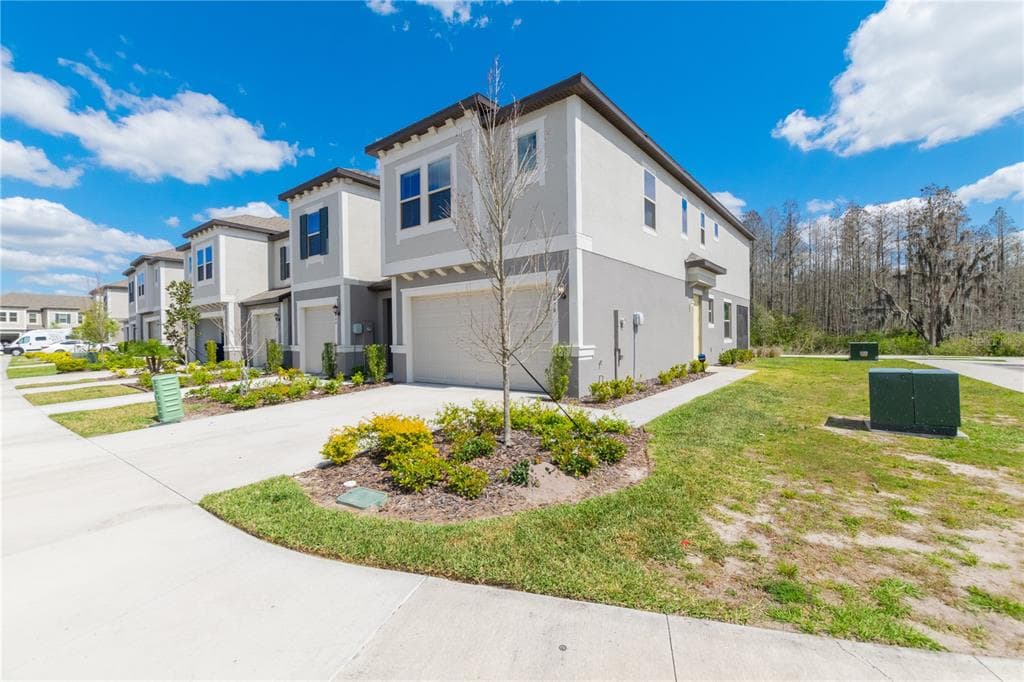 8056 ROLLING SHELL TRAIL WESLEY CHAPEL, FL 33545