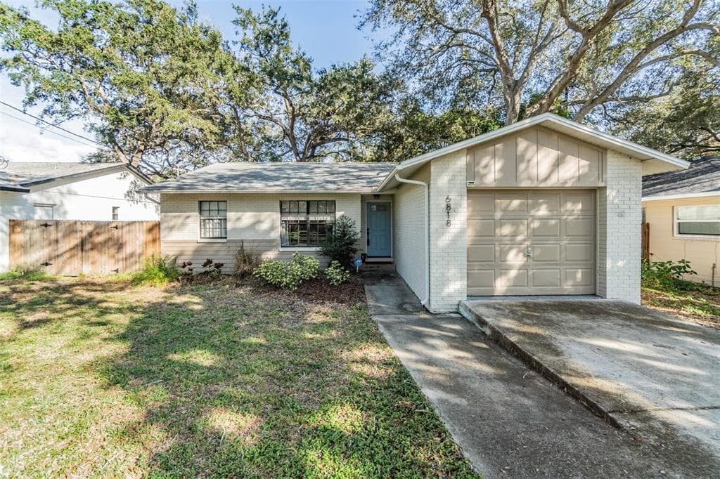 6818 S DAUPHIN AVENUE TAMPA, FL 33611