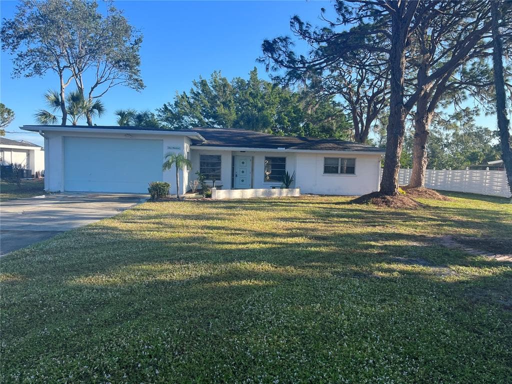 400 DONA DRIVE NOKOMIS, FL 34275