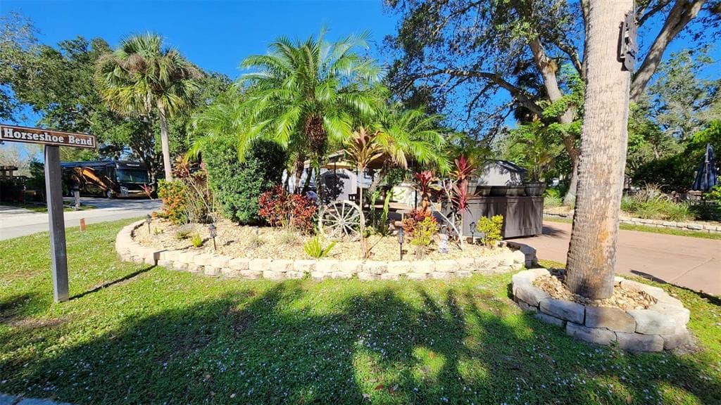 185 APPALOOSA TRAIL E LAKE WALES, FL 33898