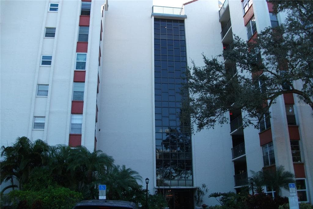 2699 SEVILLE BOULEVARD UNIT 305 CLEARWATER, FL 33764