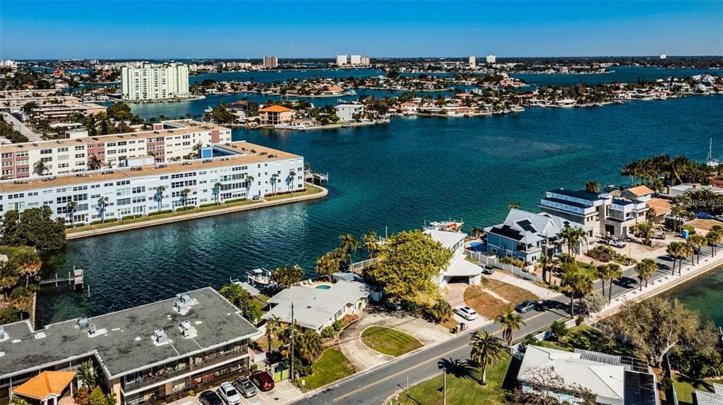 205 55TH AVENUE ST PETE BEACH, FL 33706