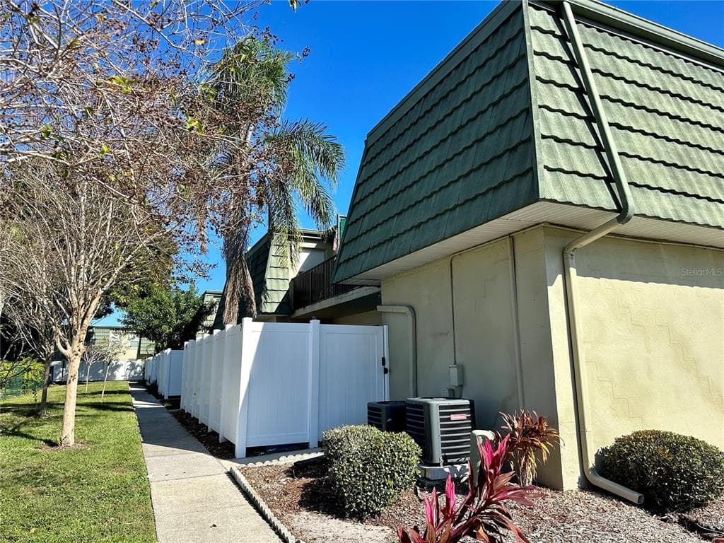 1799 N HIGHLAND AVENUE UNIT 76 CLEARWATER, FL 33755