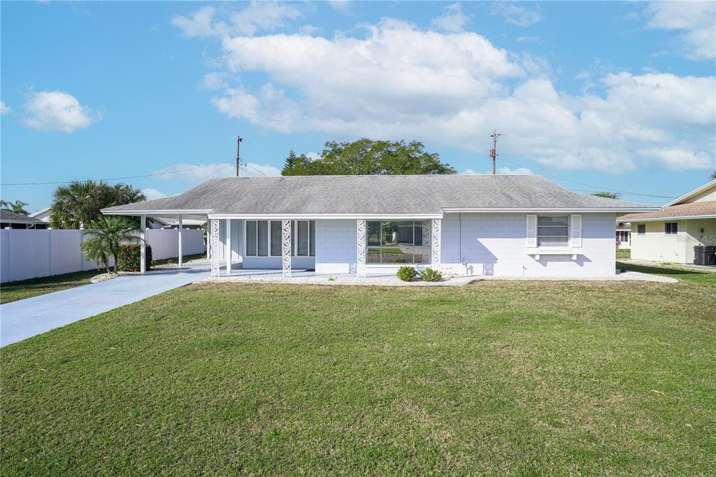906 HACIENDA DRIVE SUN CITY CENTER, FL 33573