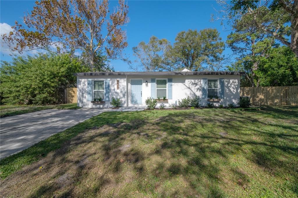 8577 LANTANA DRIVE SEMINOLE, FL 33777