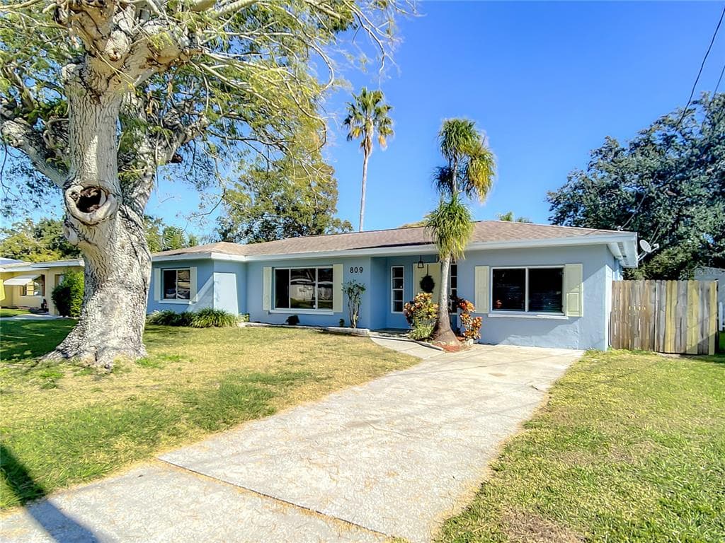 809 GLEN OAK AVENUE E CLEARWATER, FL 33759