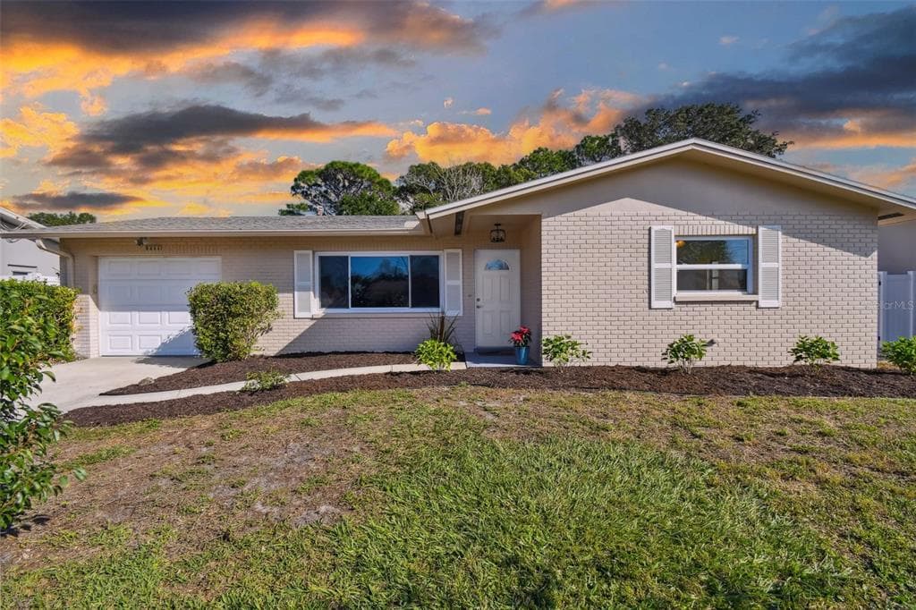 2011 JEFFERSON AVENUE DUNEDIN, FL 34698
