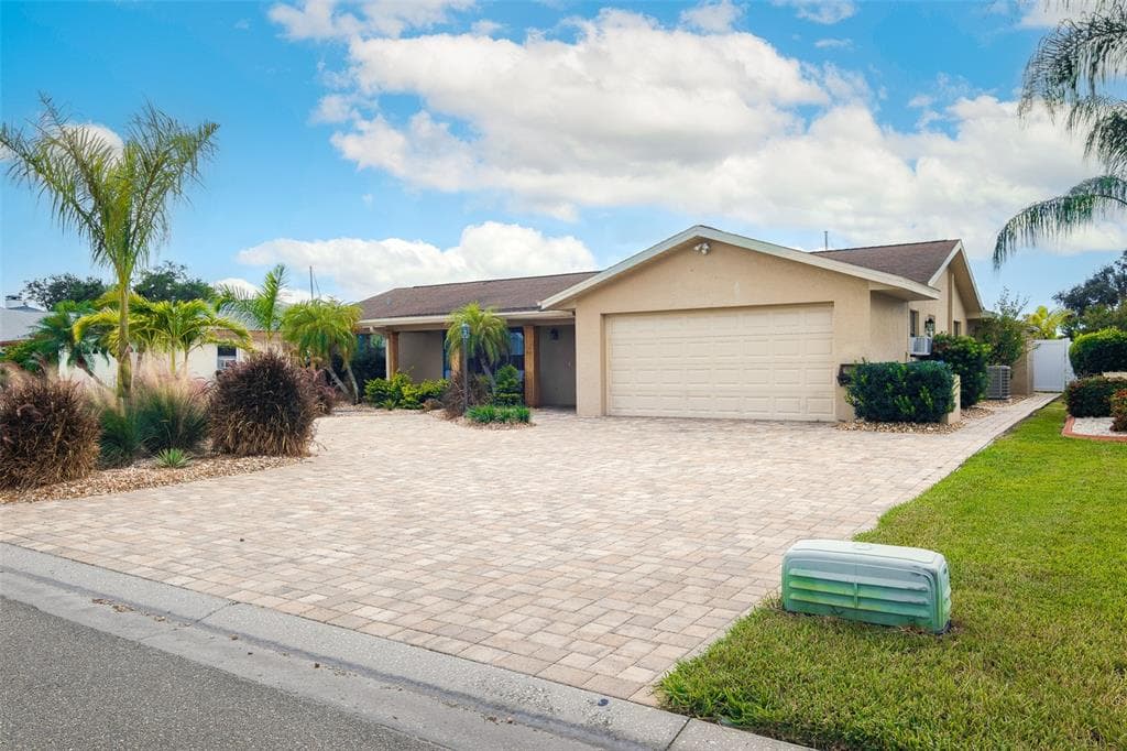 6329 WISTERIA LANE APOLLO BEACH, FL 33572