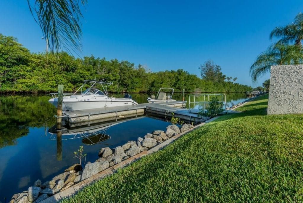 1815 ROBALO DRIVE UNIT 201C VERO BEACH, FL 32960