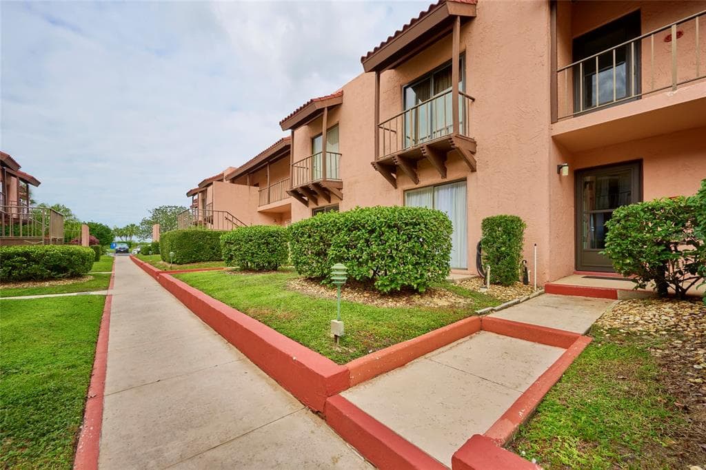 131 LA CASA UNIT 131 LAKE WALES, FL 33898