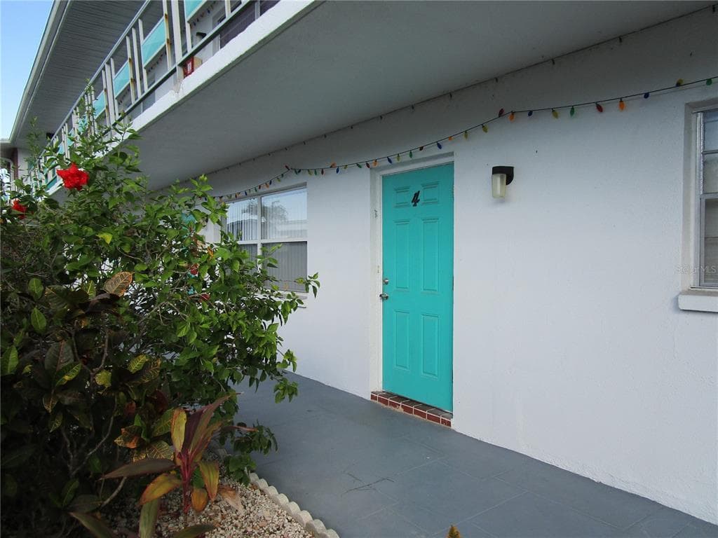 5875 21ST STREET N UNIT 4 ST PETERSBURG, FL 33714