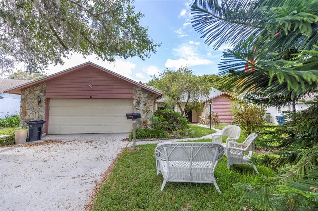 1909 LAKE PLATT LANE TAMPA, FL 33618