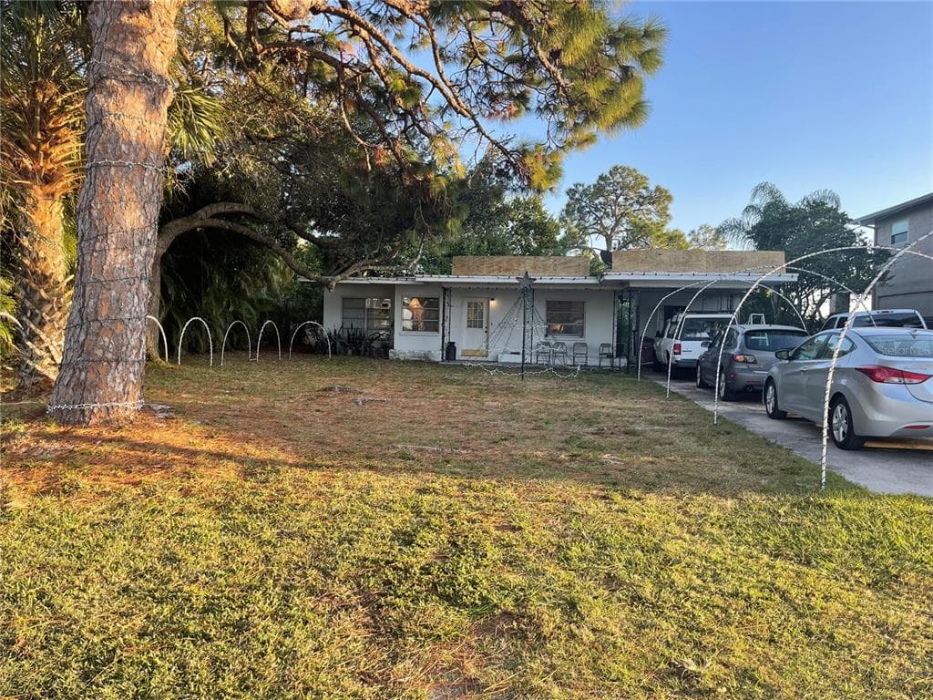1625 SEA BREEZE DRIVE TARPON SPRINGS, FL 34689