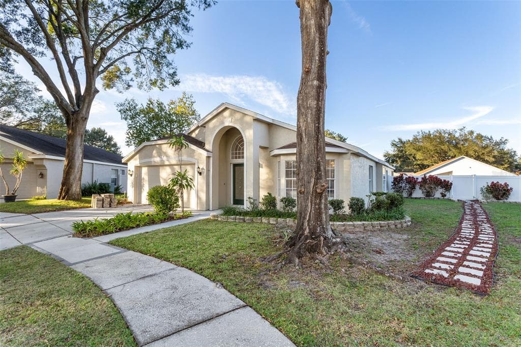 420 SANGRIA DRIVE VALRICO, FL 33594