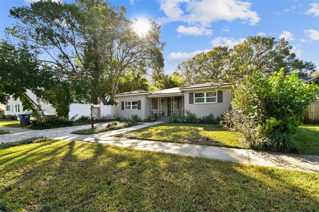 1134 21ST AVENUE N ST PETERSBURG, FL 33704