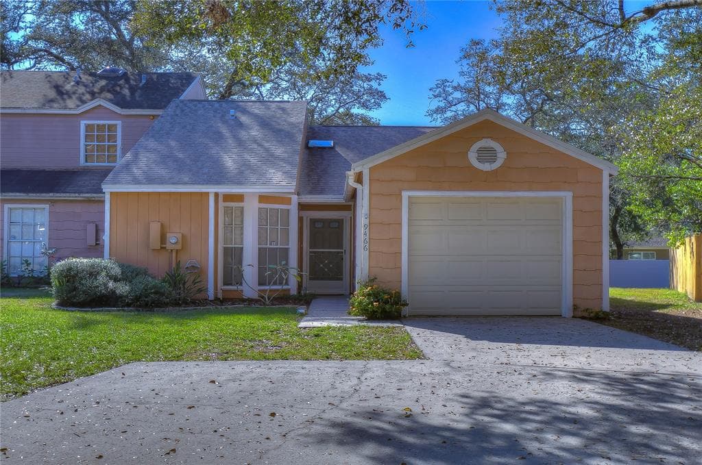 9466 FOREST HILLS CIRCLE TAMPA, FL 33612