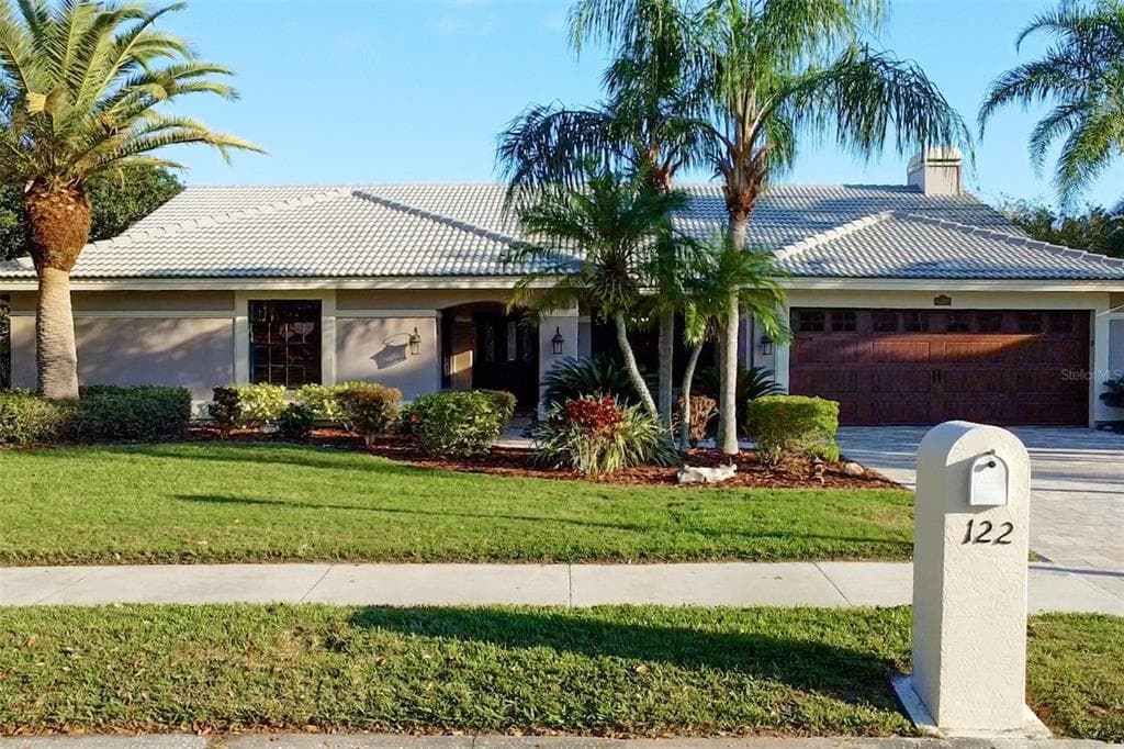 122 WOODCREEK DRIVE E