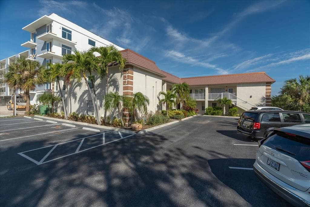 333 ISLAND WAY UNIT 204 CLEARWATER, FL 33767