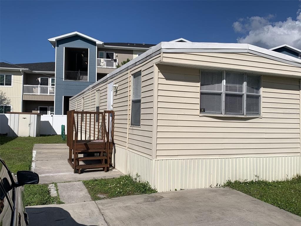 6720 PARK BOULEVARD N UNIT 77 PINELLAS PARK, FL 33781