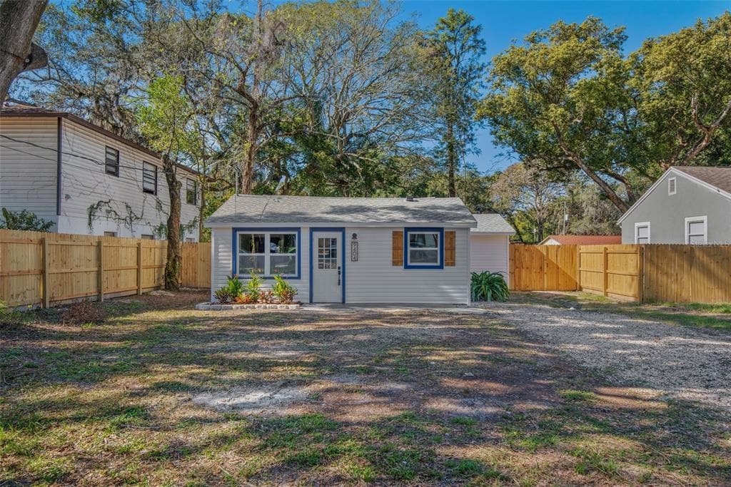 9404 N SEMMES STREET TAMPA, FL 33612