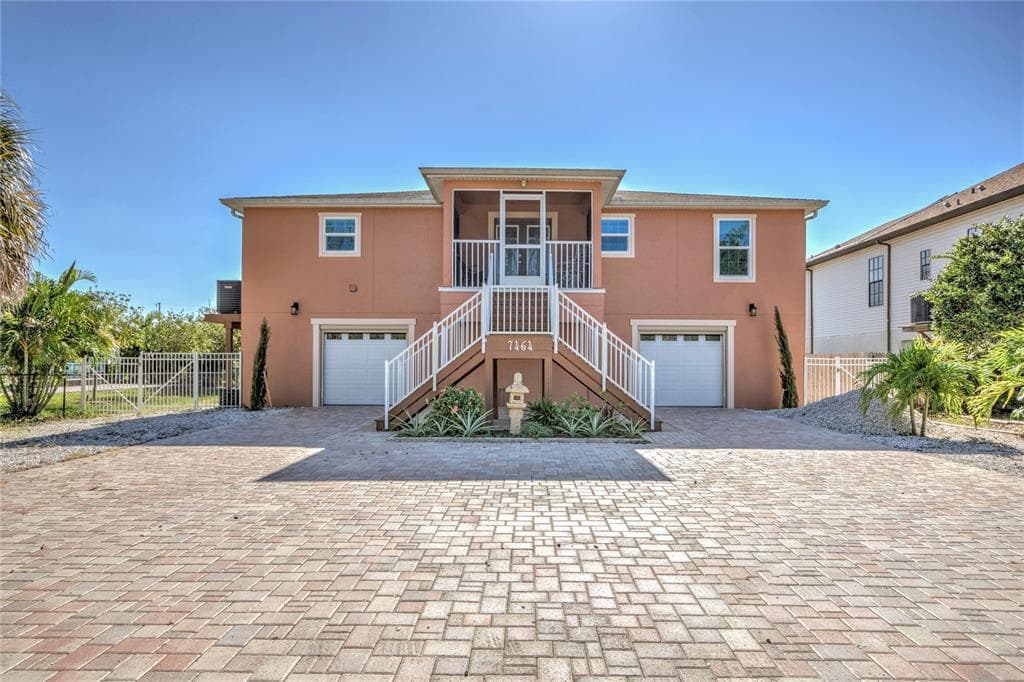 7464 GULF WAY HUDSON, FL 34667