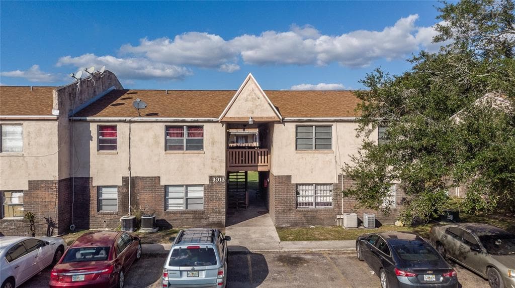 9013 WESTCHESTER CIRCLE UNIT 27 TAMPA, FL 33604