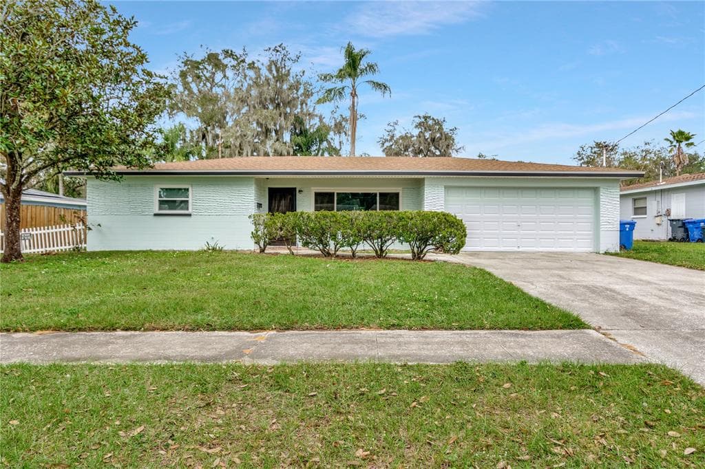 524 N LARRY CIRCLE