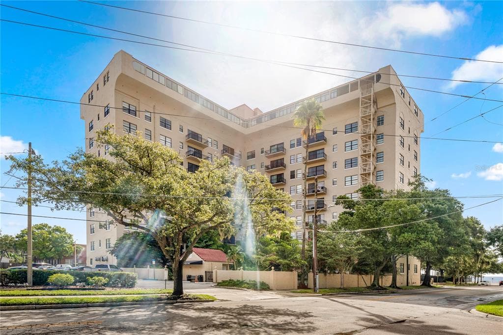 2109 BAYSHORE BOULEVARD UNIT 405 TAMPA, FL 33606