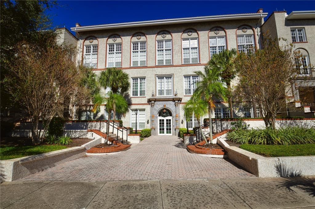 701 MIRROR LAKE DRIVE N UNIT 112 ST PETERSBURG, FL 33701