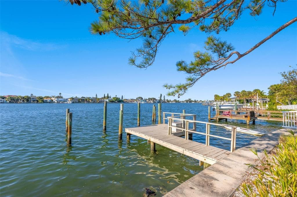 2012 20TH AVENUE PARKWAY INDIAN ROCKS BEACH, FL 33785