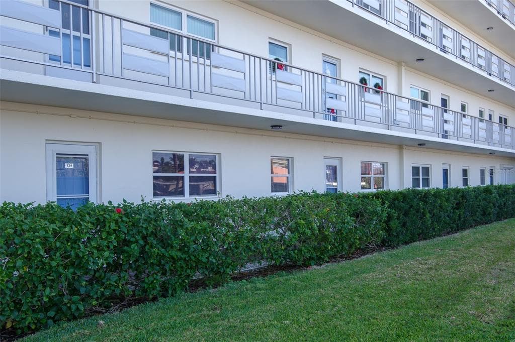 5575 GULF BOULEVARD UNIT 123