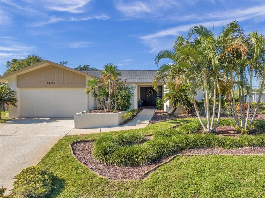 2226 SNEAD AVENUE DUNEDIN, FL 34698