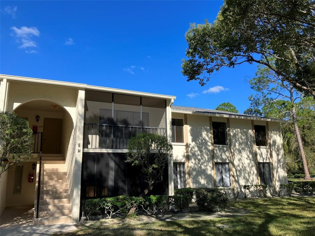 3211 LAKE PINE WAY E UNIT H2 TARPON SPRINGS, FL 34688