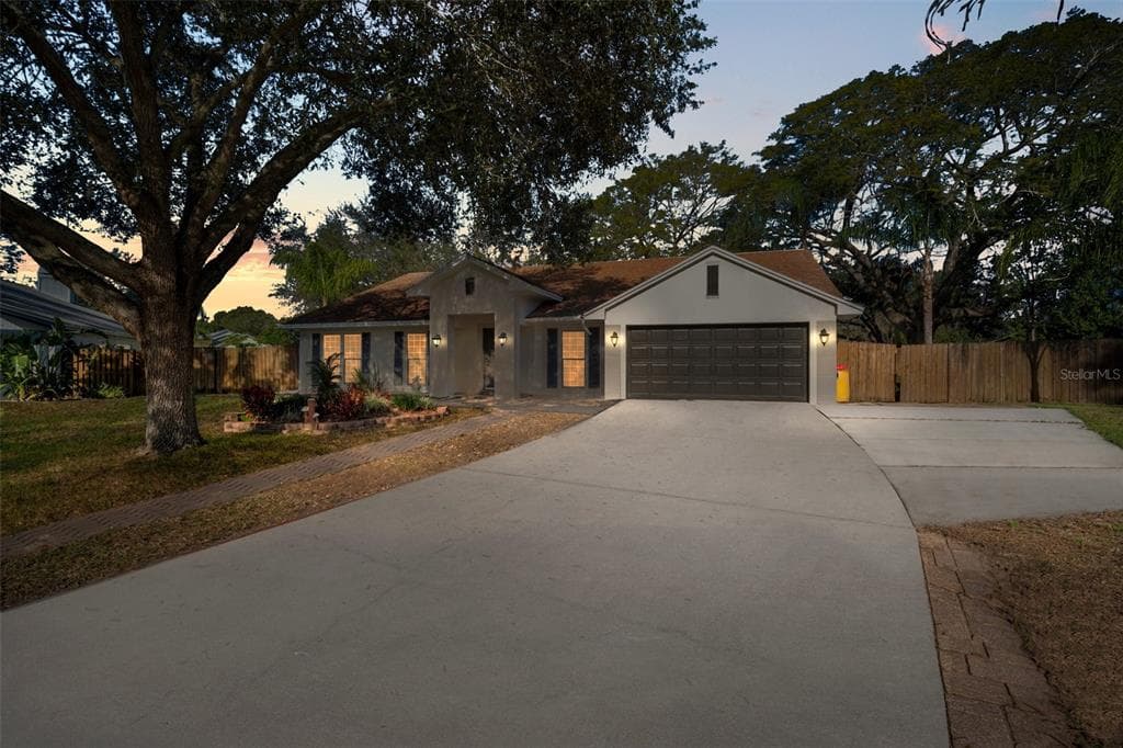 2608 FREELAND DRIVE VALRICO, FL 33596