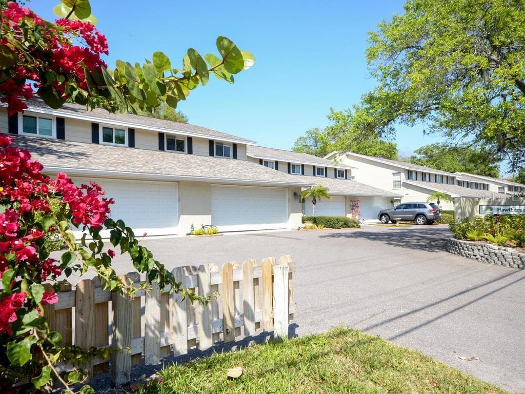 2927 W GANDY BOULEVARD TAMPA, FL 33611