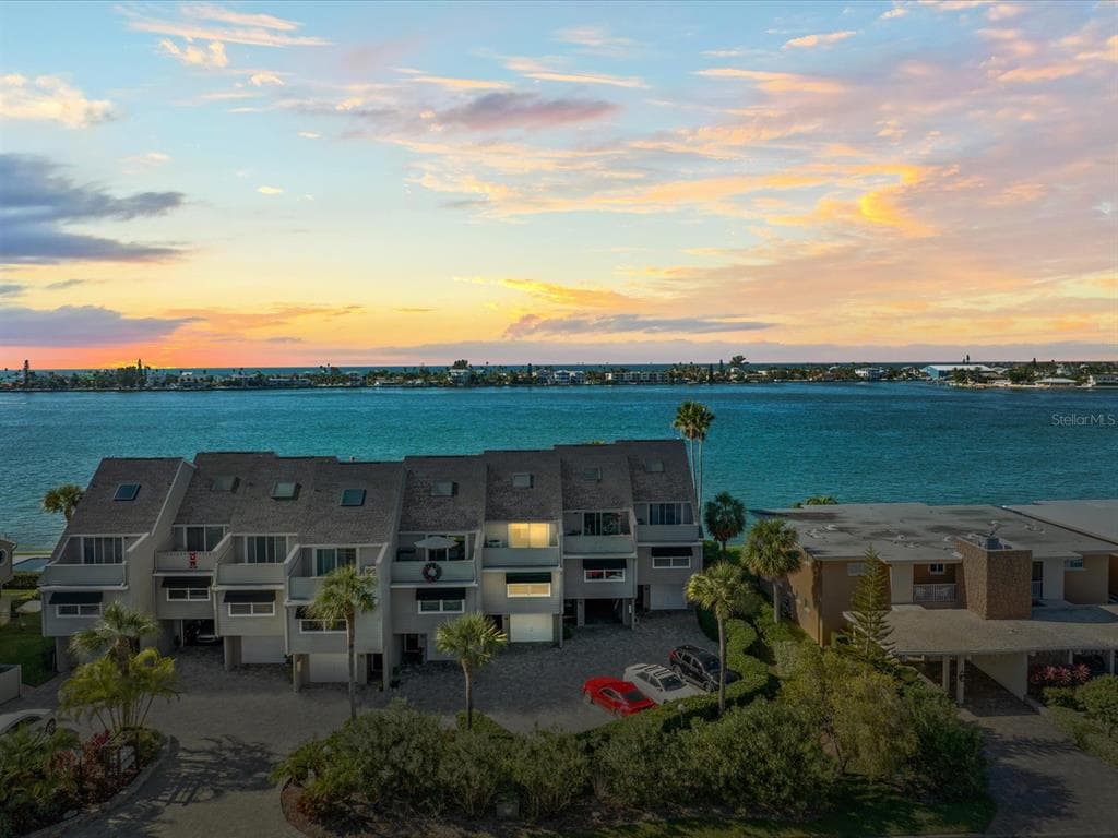 350 8TH AVENUE N UNIT 13 TIERRA VERDE, FL 33715