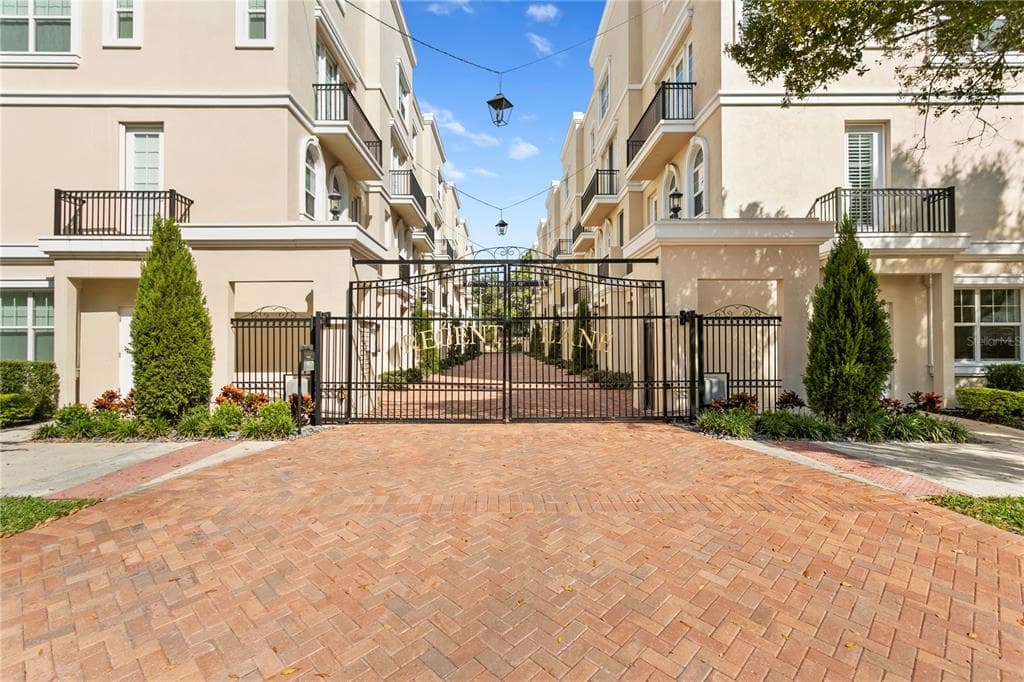 145 4TH AVENUE N UNIT 401 ST PETERSBURG, FL 33701